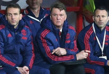 Van Gaal nên thôi sống trong quá khứ, chứ không phải các CĐV MU